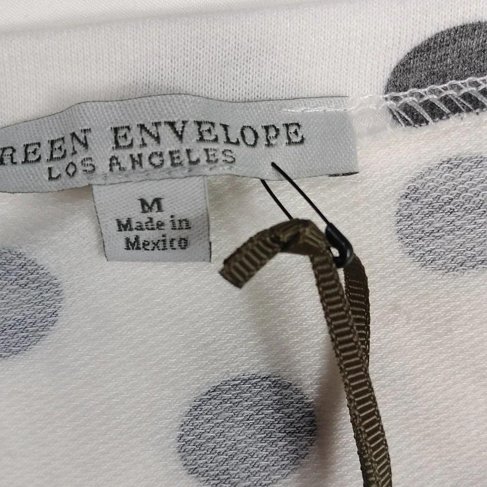 NWT Green Envelope women's medium sized long sleeved top - Picture 2 of 12